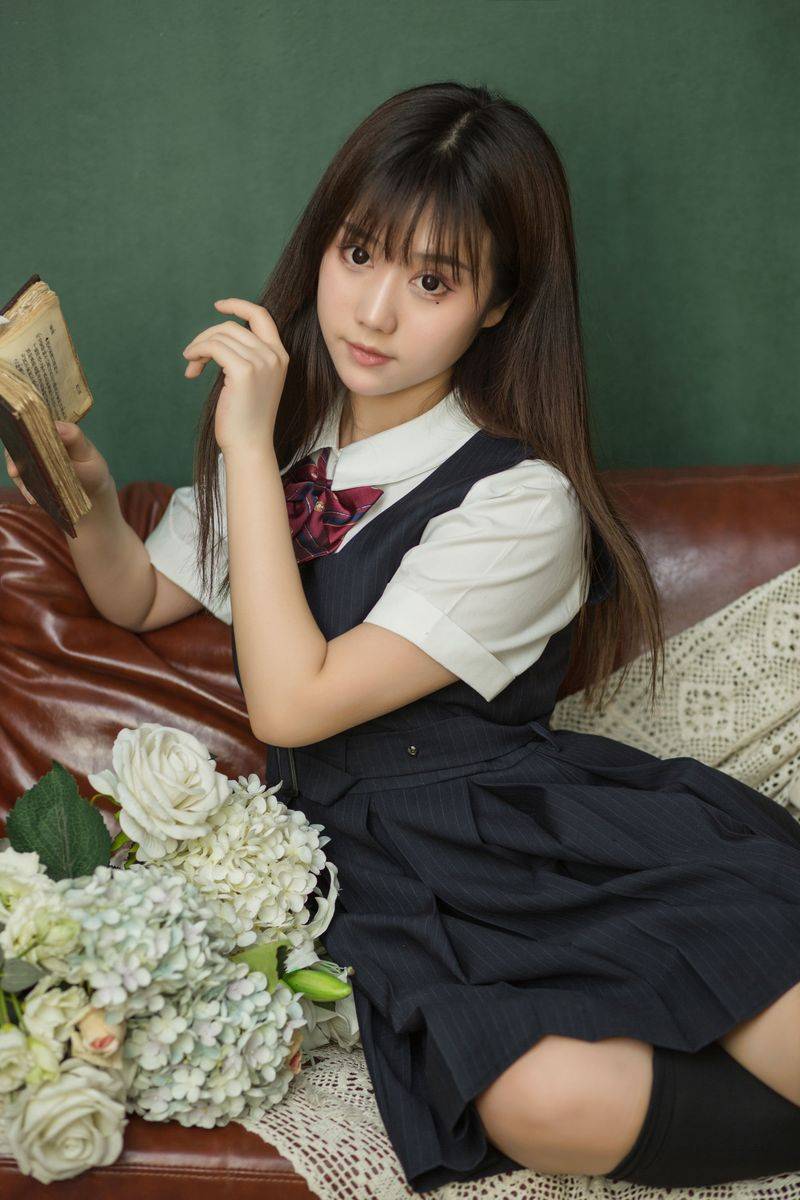 喵糖映画黑长直文静学妹校服装黑色长筒袜清纯写真-12