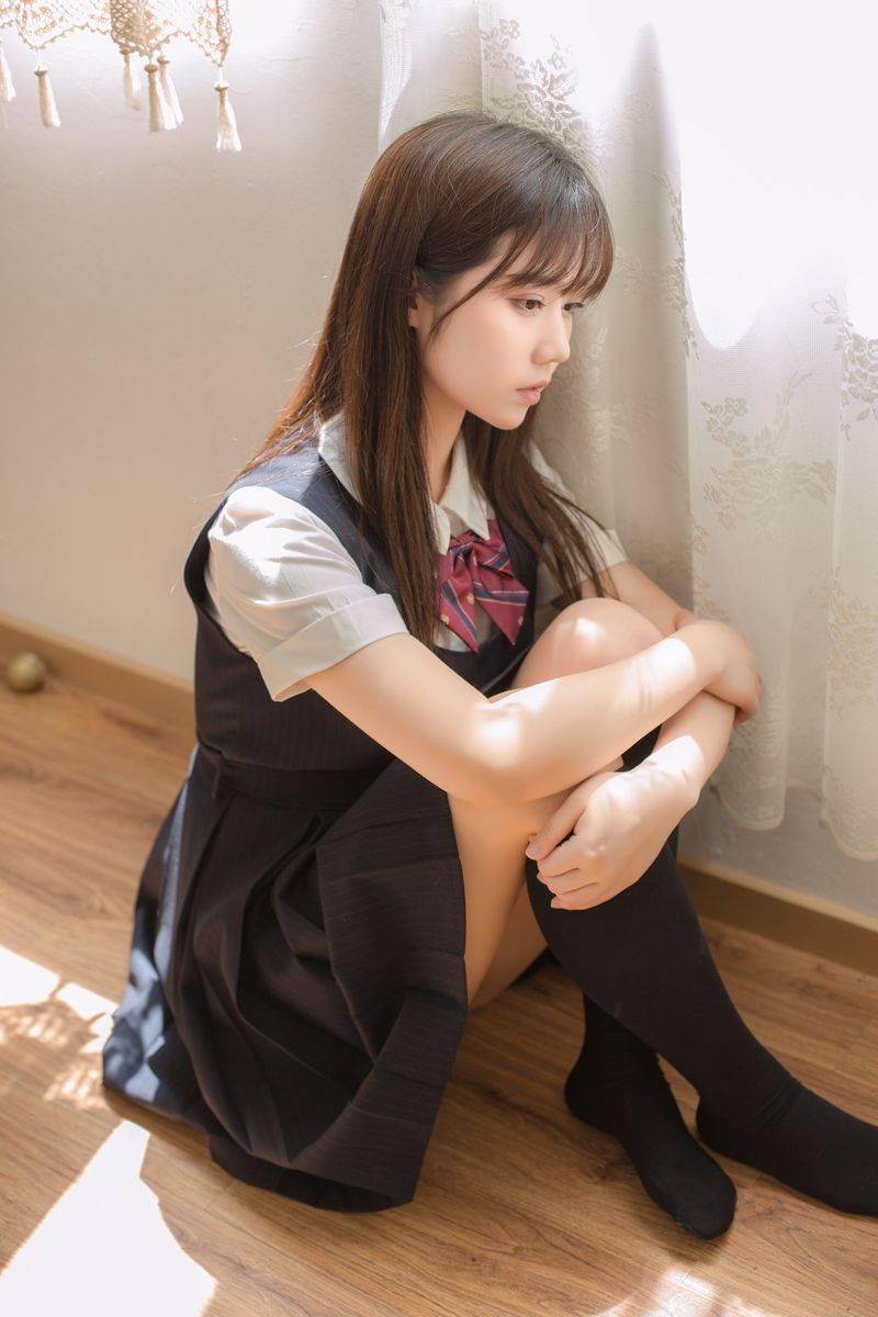 喵糖映画黑长直文静学妹校服装黑色长筒袜清纯写真-23