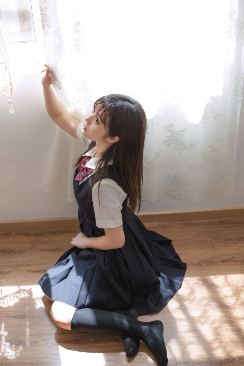 喵糖映画黑长直文静学妹校服装黑色长筒袜清纯写真-22