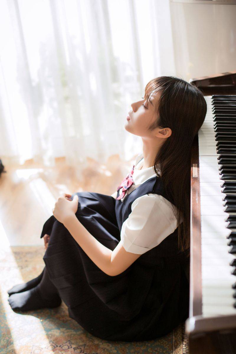 喵糖映画黑长直文静学妹校服装黑色长筒袜清纯写真-32