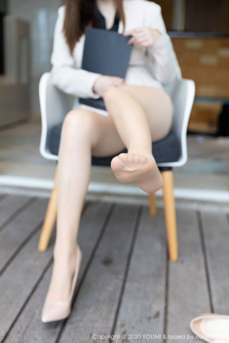 尤蜜荟性感女神白茹雪Abby丝袜美腿丰腴身材职场OL写真-22