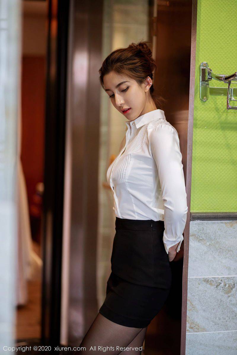 秀人网性感女神林文文yooki黑丝美腿女秘书职场OL系列写真-3