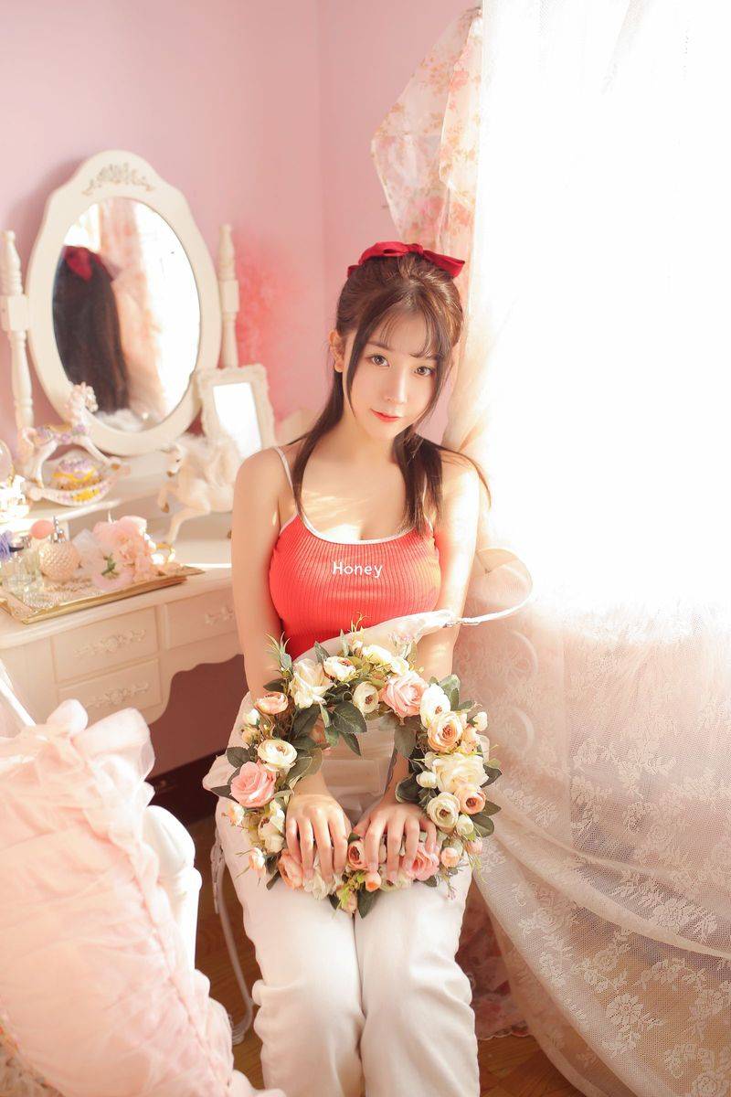 美女模特猫九酱Sakura三点式比基尼眼镜娘童颜巨乳妖娆写真-48