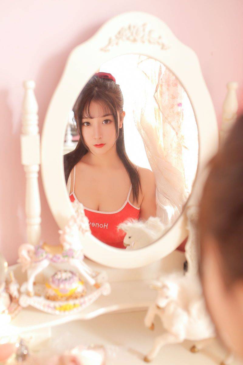 美女模特猫九酱Sakura三点式比基尼眼镜娘童颜巨乳妖娆写真-49