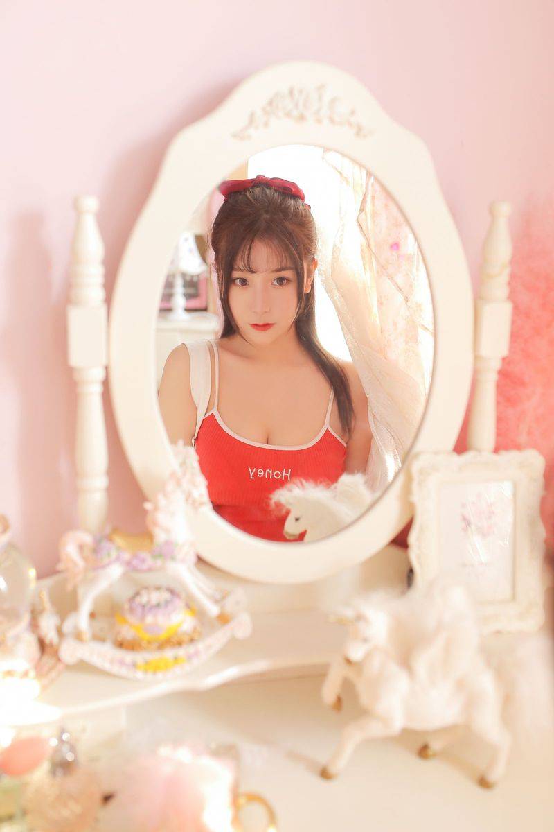 美女模特猫九酱Sakura三点式比基尼眼镜娘童颜巨乳妖娆写真-50