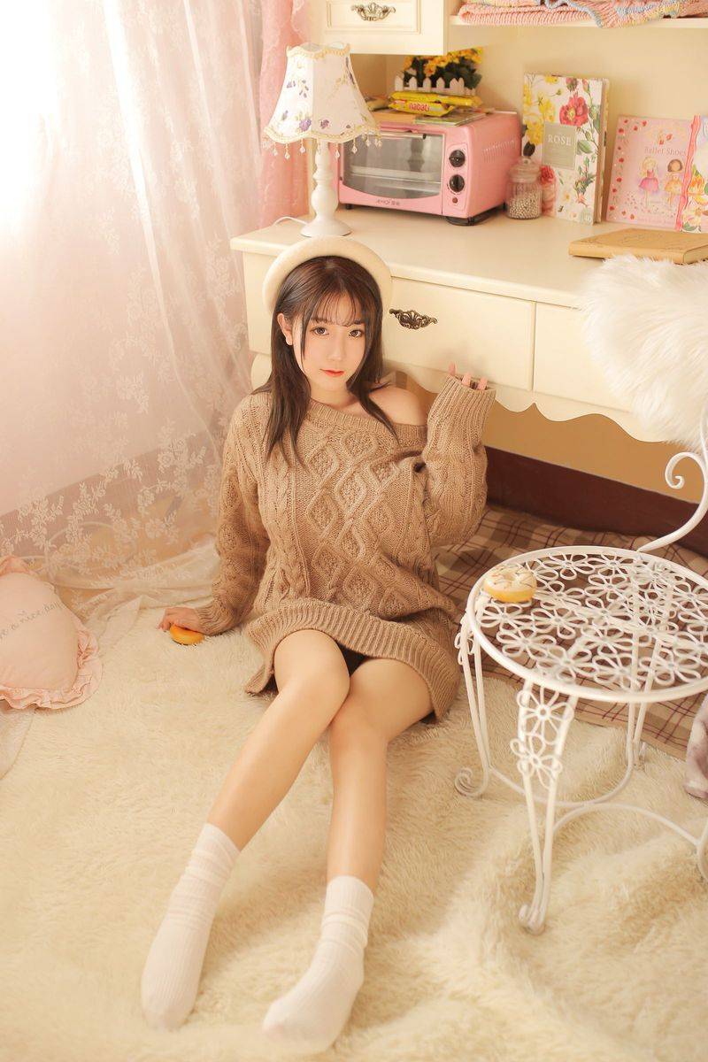 宅男女神猫九酱Sakura熟女风与驼色毛衣波涛胸涌大尺度写真-31