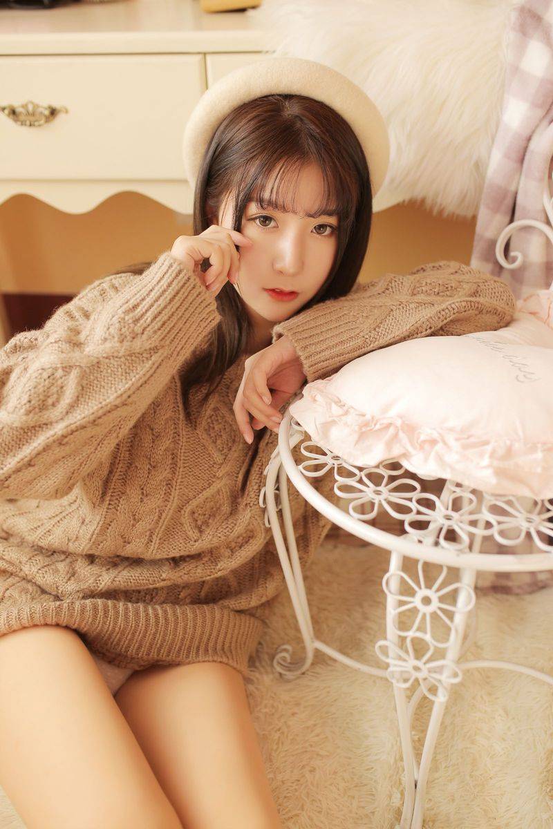 宅男女神猫九酱Sakura熟女风与驼色毛衣波涛胸涌大尺度写真-38