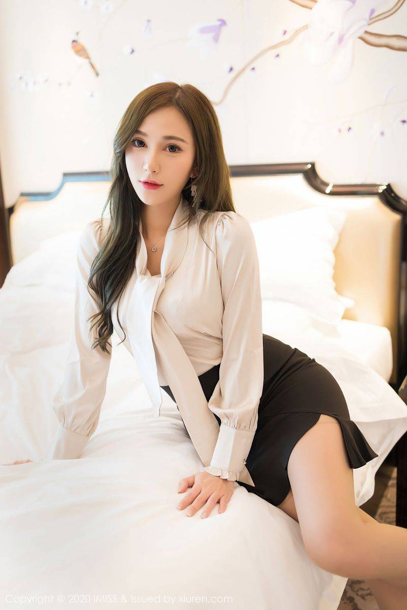 爱蜜社气质女神Lavinia肉朦胧丝袜&内衣诱惑娇嫩胜雪性感写真-24