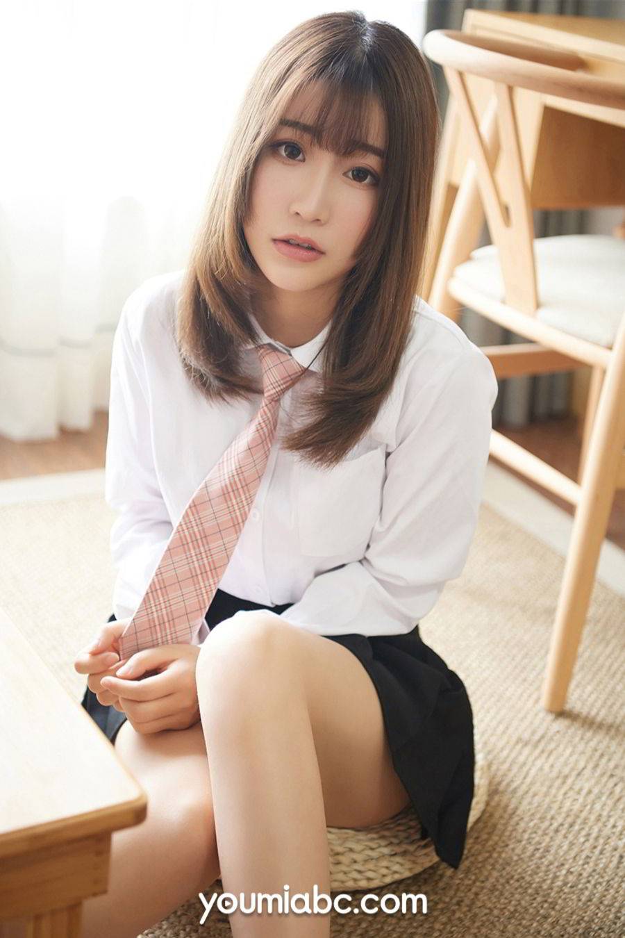 YouMi尤蜜美女模特绯月樱Cherry清纯校服美腿酥胸性感写真-13