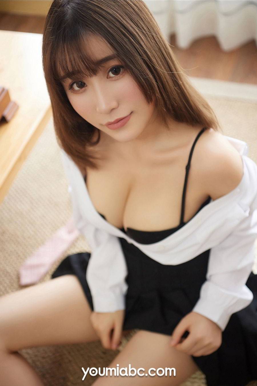 YouMi尤蜜美女模特绯月樱Cherry清纯校服美腿酥胸性感写真-25