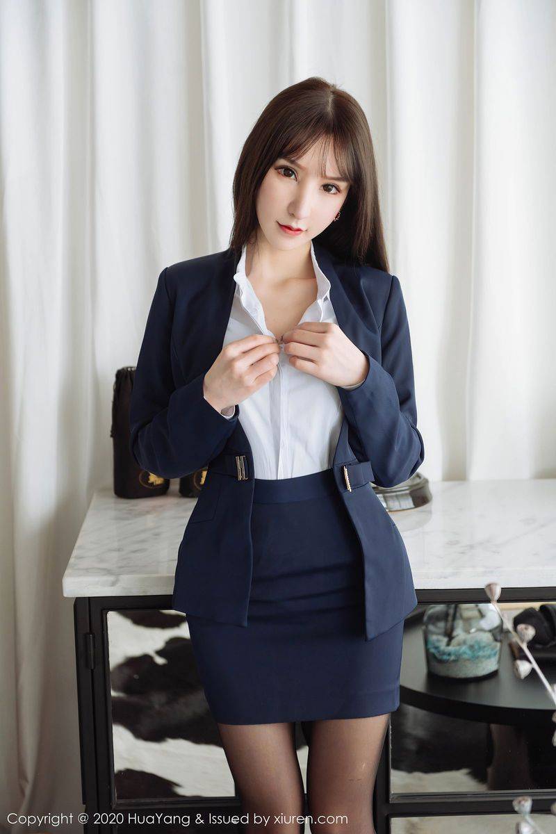 花漾Show性感女神周于希Sandy黑丝美腿镂空短裙三亚旅拍-4