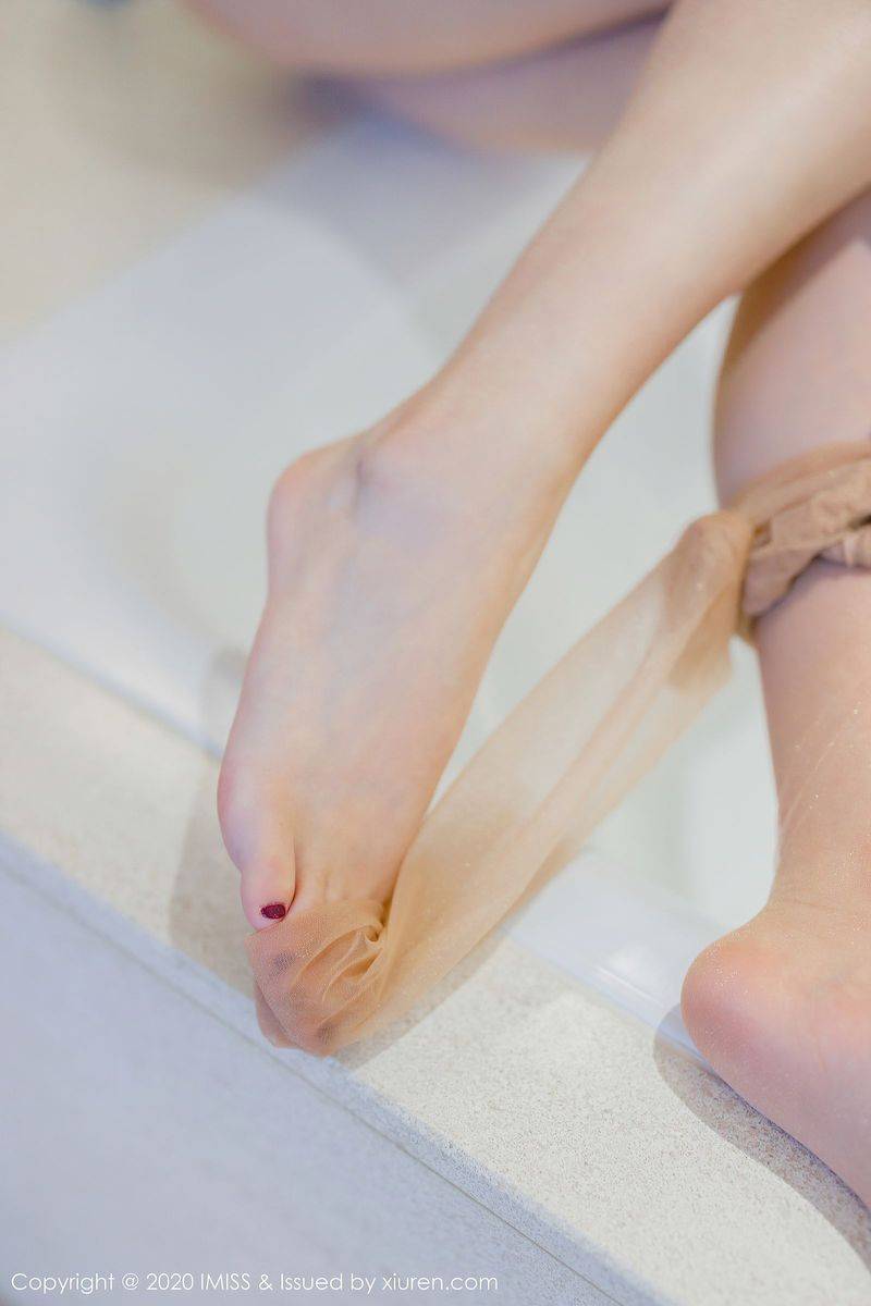 爱蜜社美女模特小九月丝袜美腿内衣诱惑都市丽人娇柔写真-45