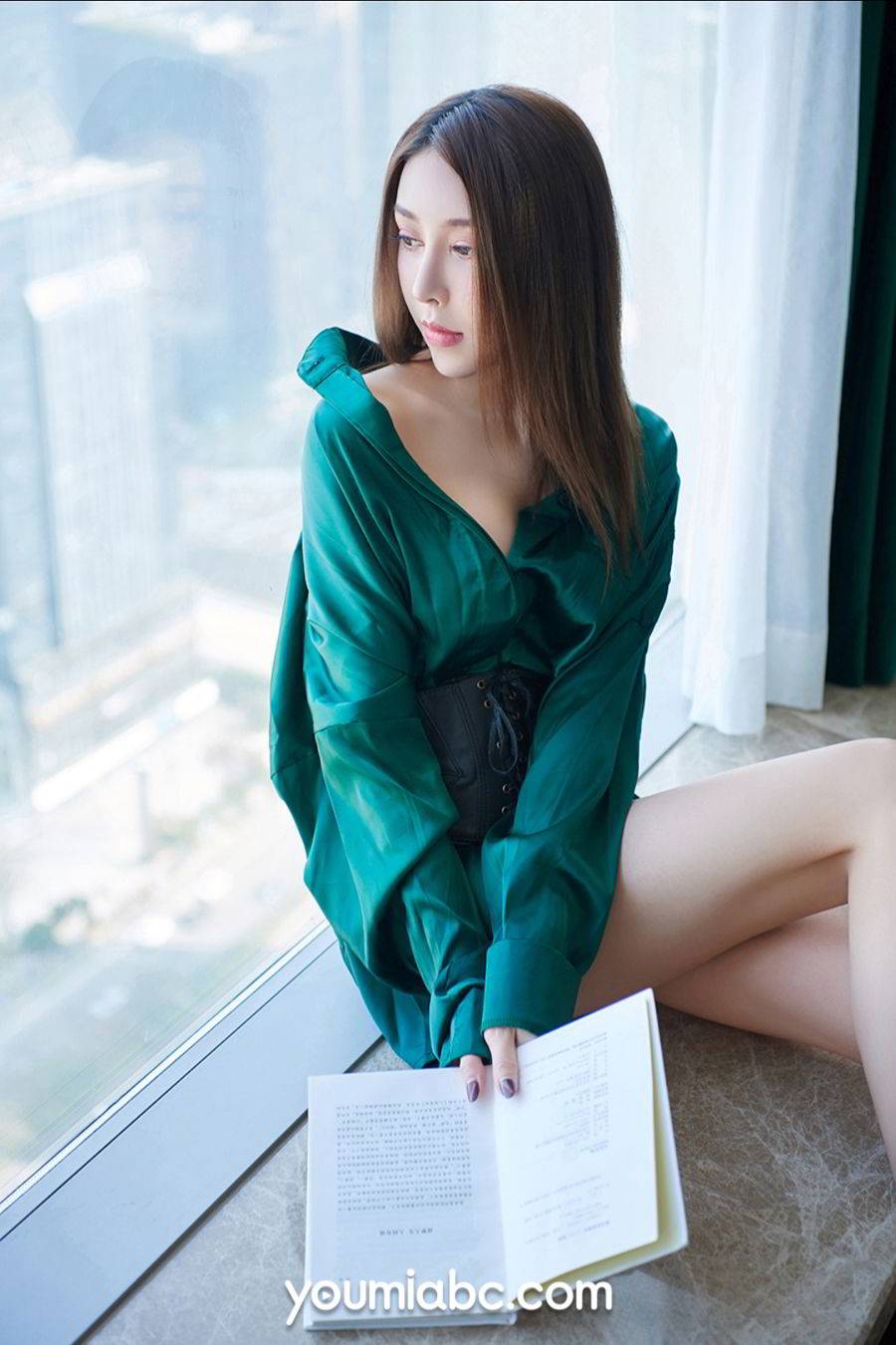 YOUMEI尤美美女模特然熙修长玉足绿色丝质睡衣家居写真-12