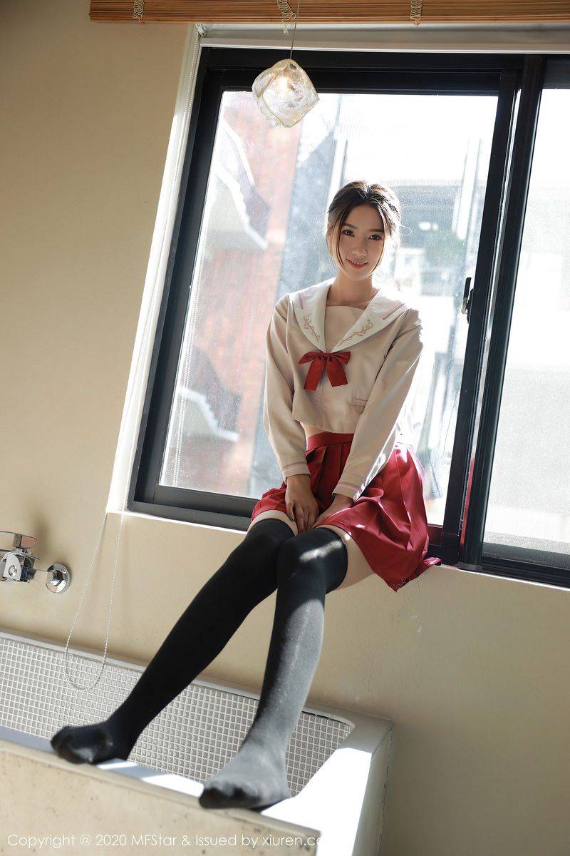 模范学院美女模特方子萱长筒袜JK制服系列清纯性感写真-13