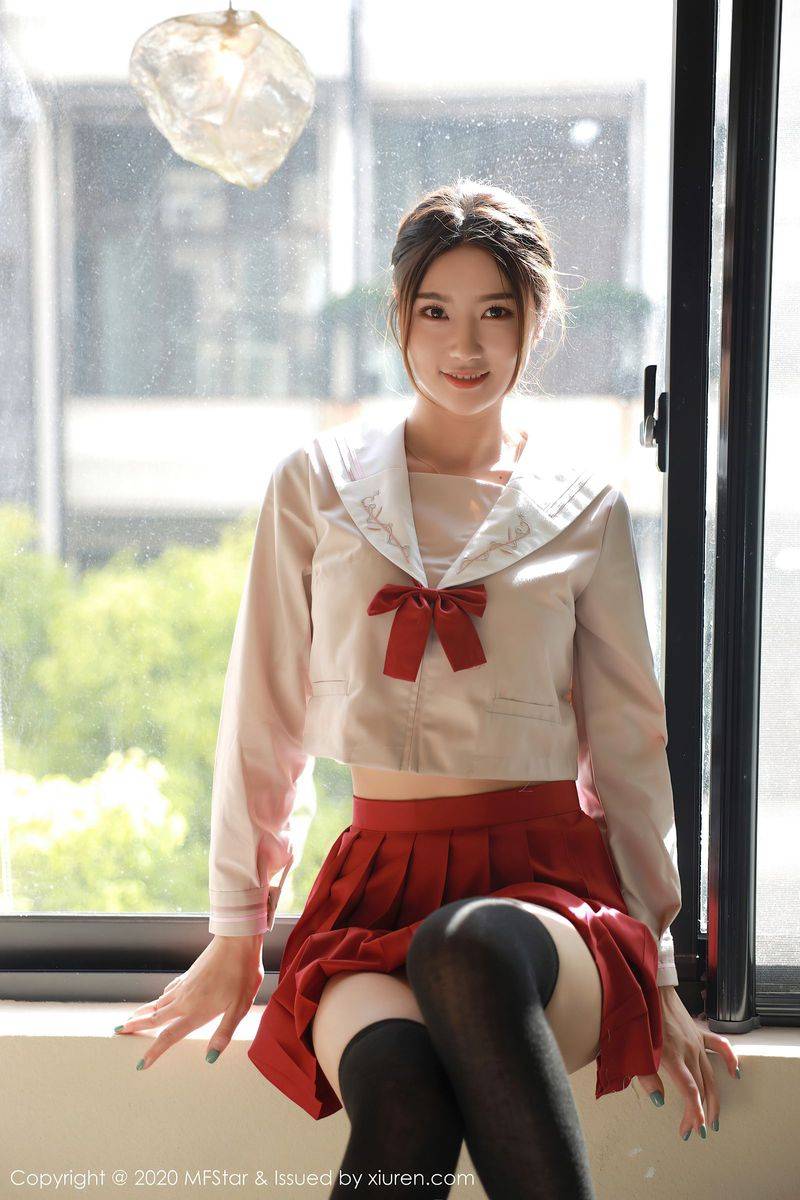 模范学院美女模特方子萱长筒袜JK制服系列清纯性感写真-17