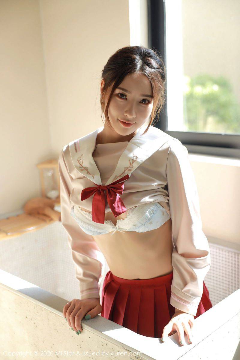 模范学院美女模特方子萱长筒袜JK制服系列清纯性感写真-33