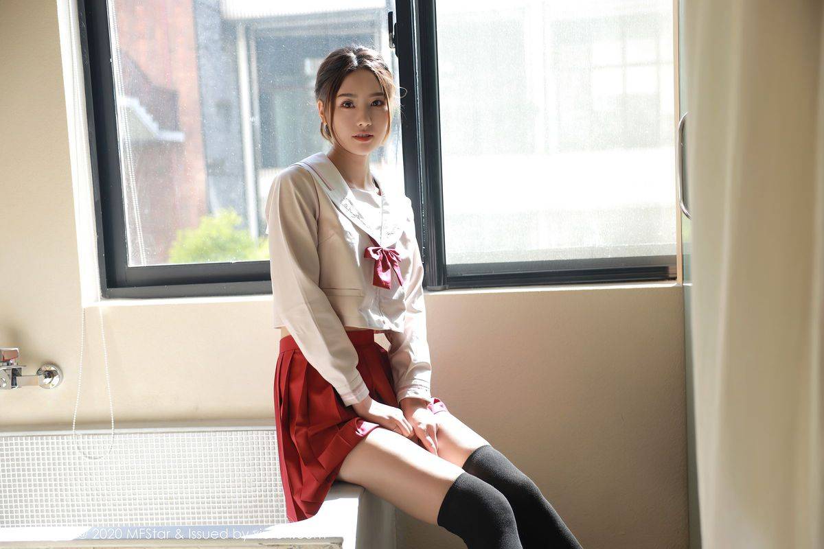 模范学院美女模特方子萱长筒袜JK制服系列清纯性感写真-34