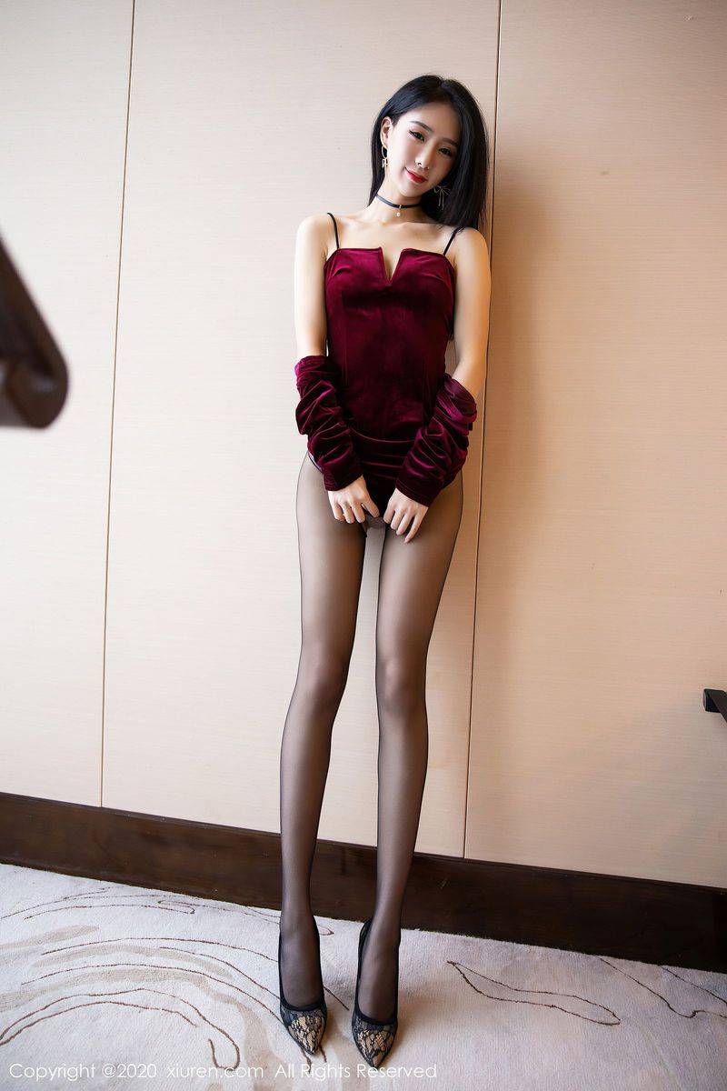 秀人网性感女神白子嫣nicky腥红吊裙黑丝美腿系列曼妙写真-9