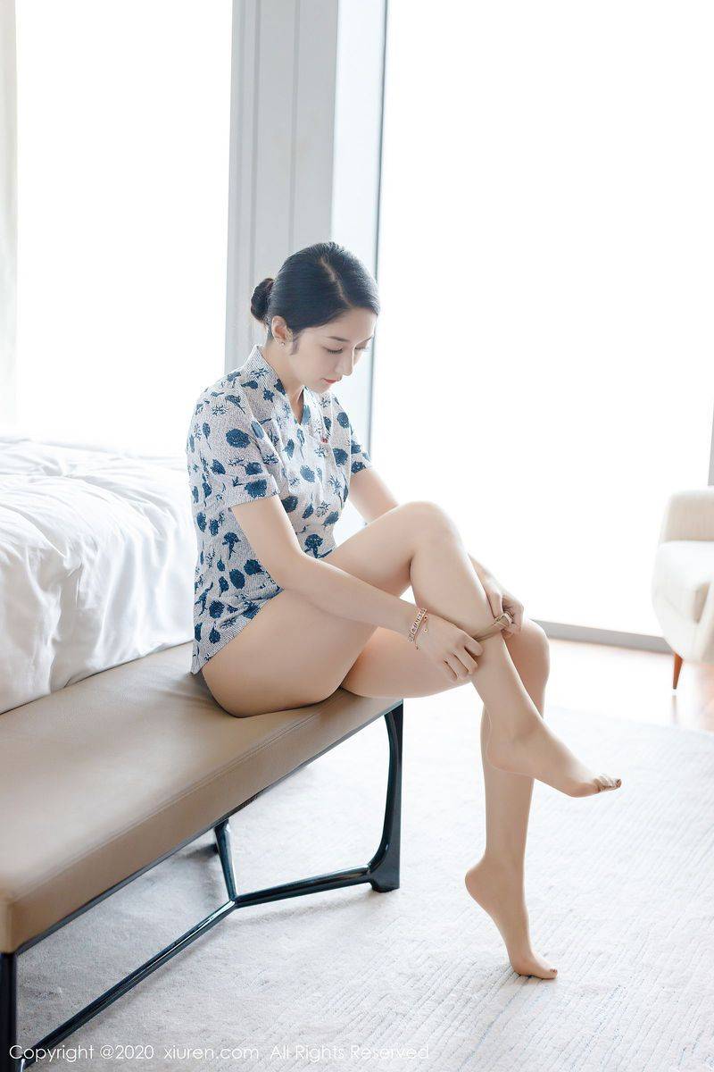 秀人网性感女神Angela小热巴丝袜美腿空姐制服系列魅惑写真