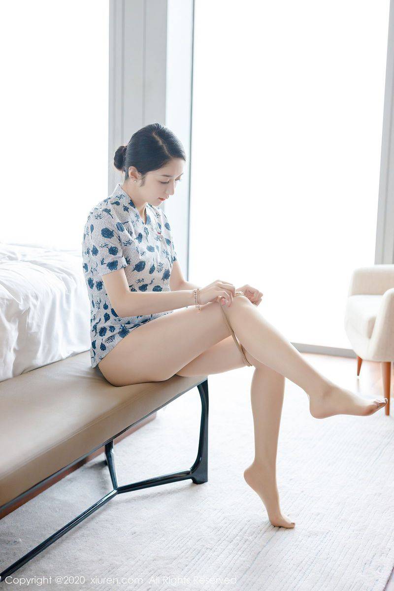 秀人网性感女神Angela小热巴丝袜美腿空姐制服系列魅惑写真-13