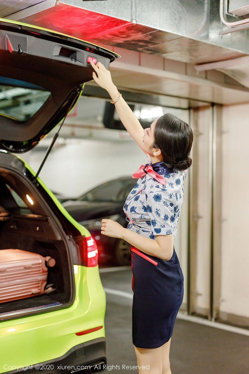 秀人网性感女神Angela小热巴丝袜美腿空姐制服系列魅惑写真-15