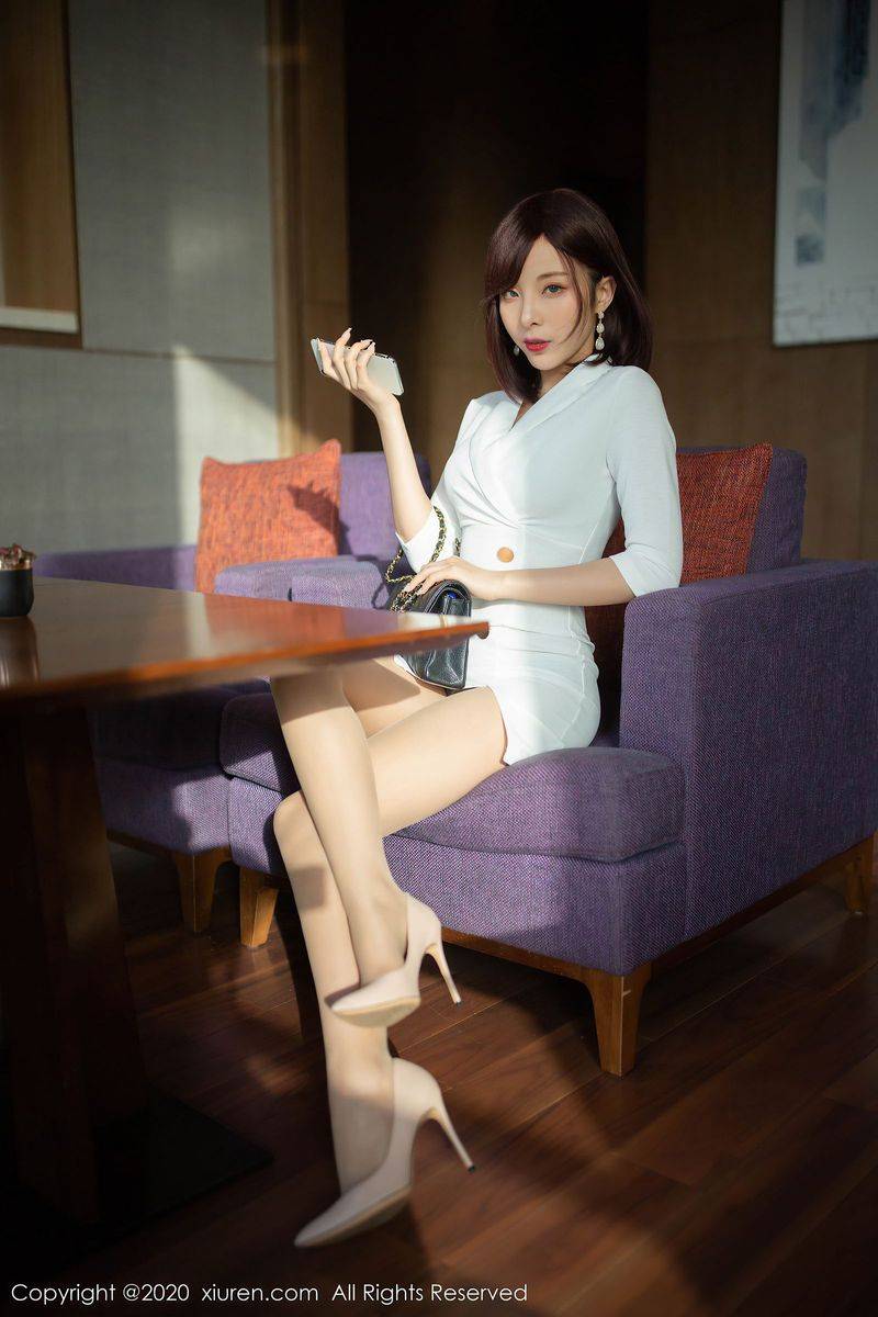 秀人网性感女神陈小喵丝袜美腿束缚衣橱短发主题私房写真