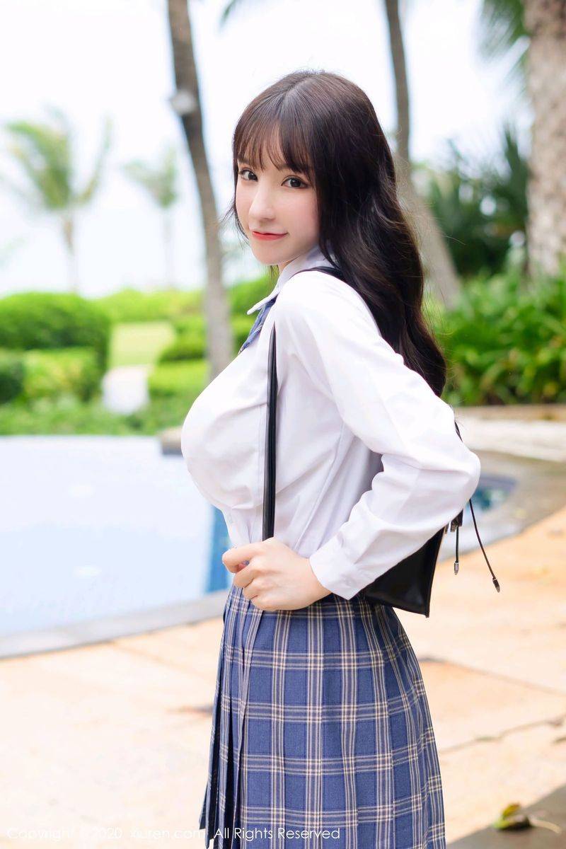 秀人网性感女神周于希Sandy清纯学生制服内衣诱惑三亚旅拍-13