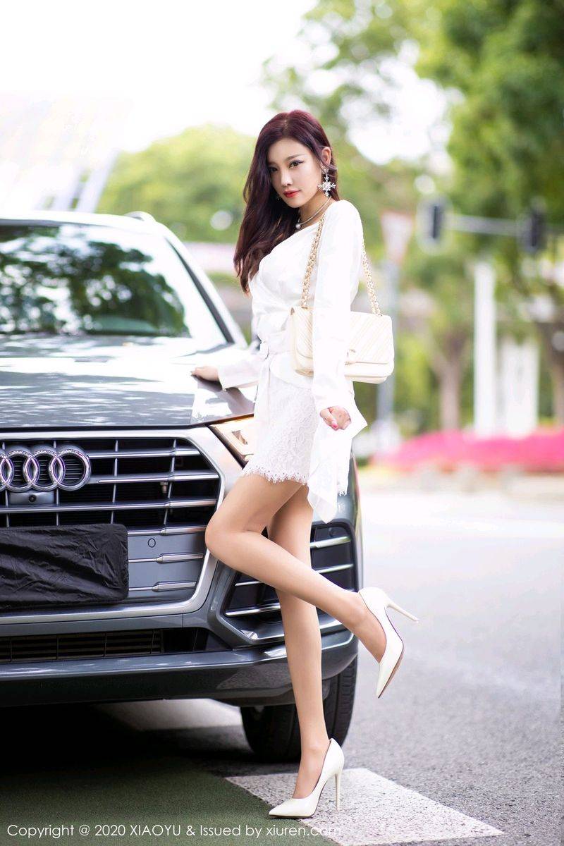 语画界性感女神杨晨晨sugar香车美人室外车拍系列阳朔旅拍-17