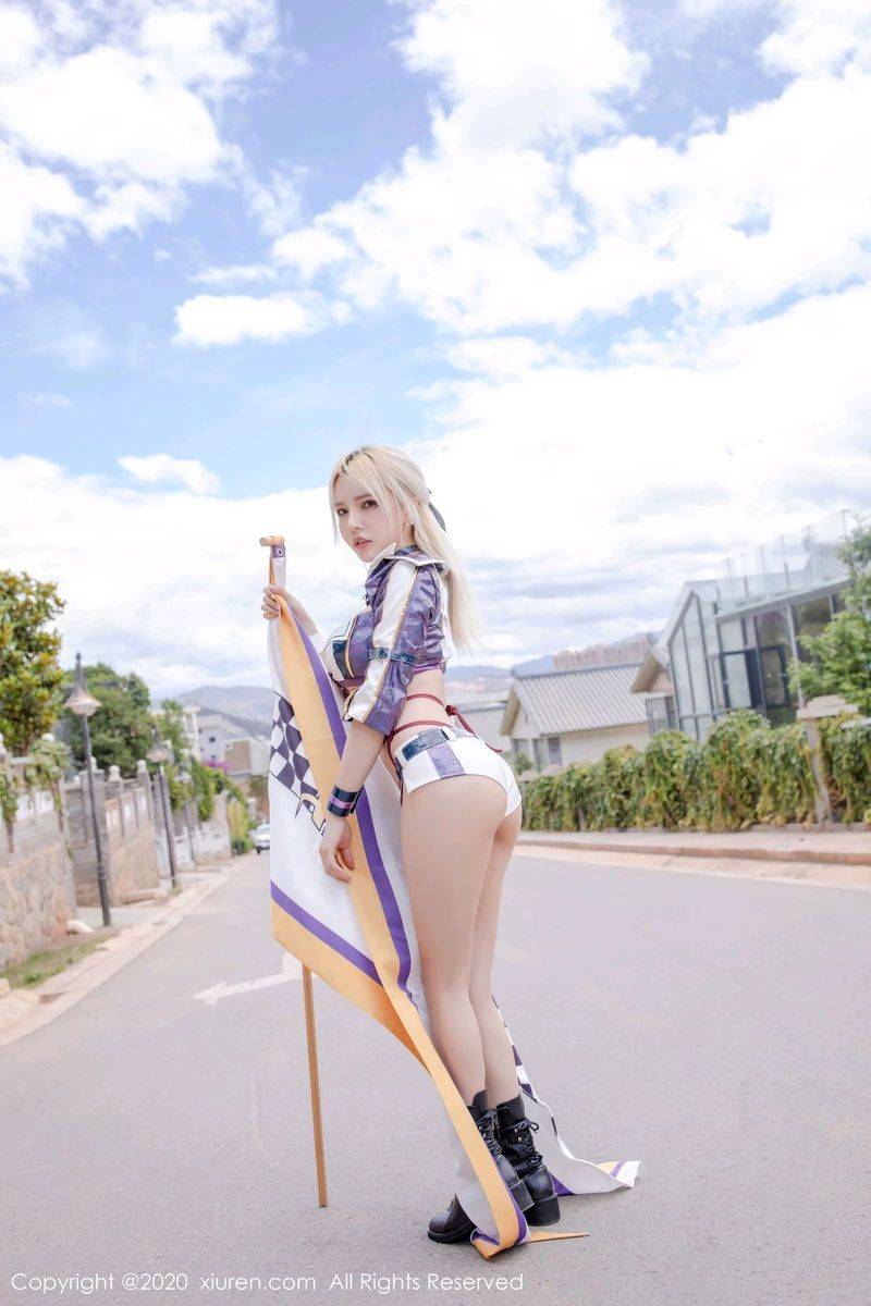 秀人网美女模特Lovely璐璐室外赛车女郎主题户外性感写真