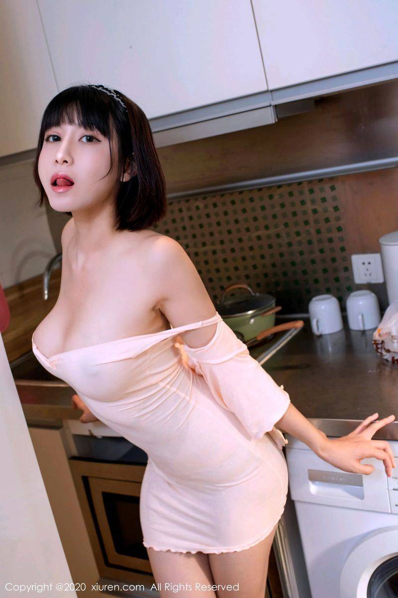 秀人网性感大美妞安妮斯朵拉Ann开胸旗袍黑丝连袜妩媚写真-57