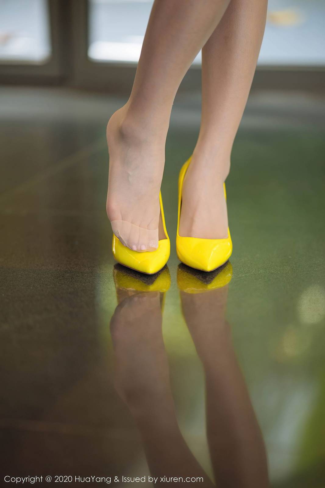 花漾Show性感女神周于希dummy镂空短裙芊细腰身动人写真-55