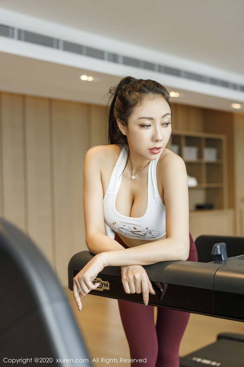 秀人网性感御姐果儿Victoria运动内衣与极致丝袜私房写真-11