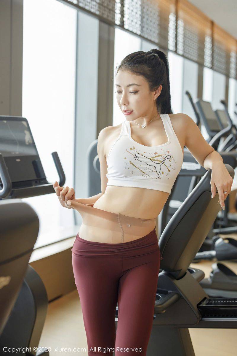 秀人网性感御姐果儿Victoria运动内衣与极致丝袜私房写真-40