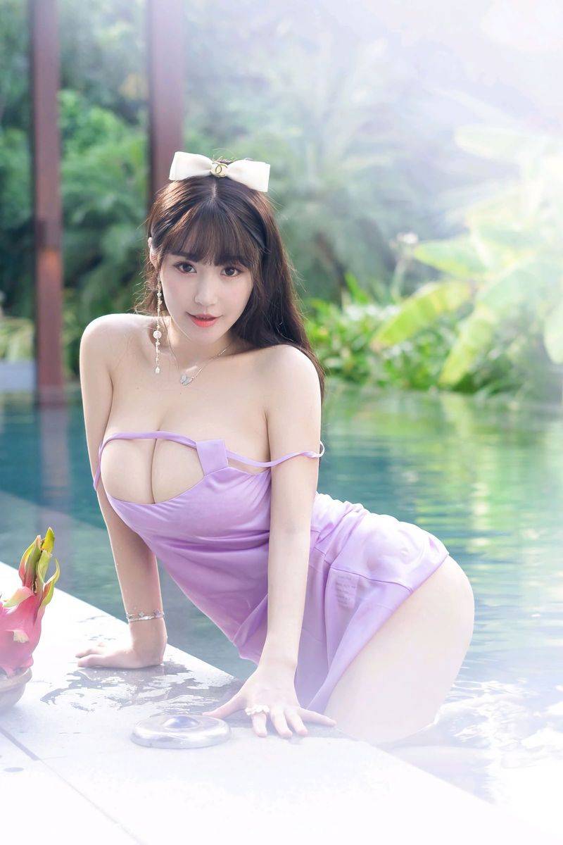 秀人网性感女神Flower朱可儿紫色礼裙泳池湿身系列三亚旅拍-15