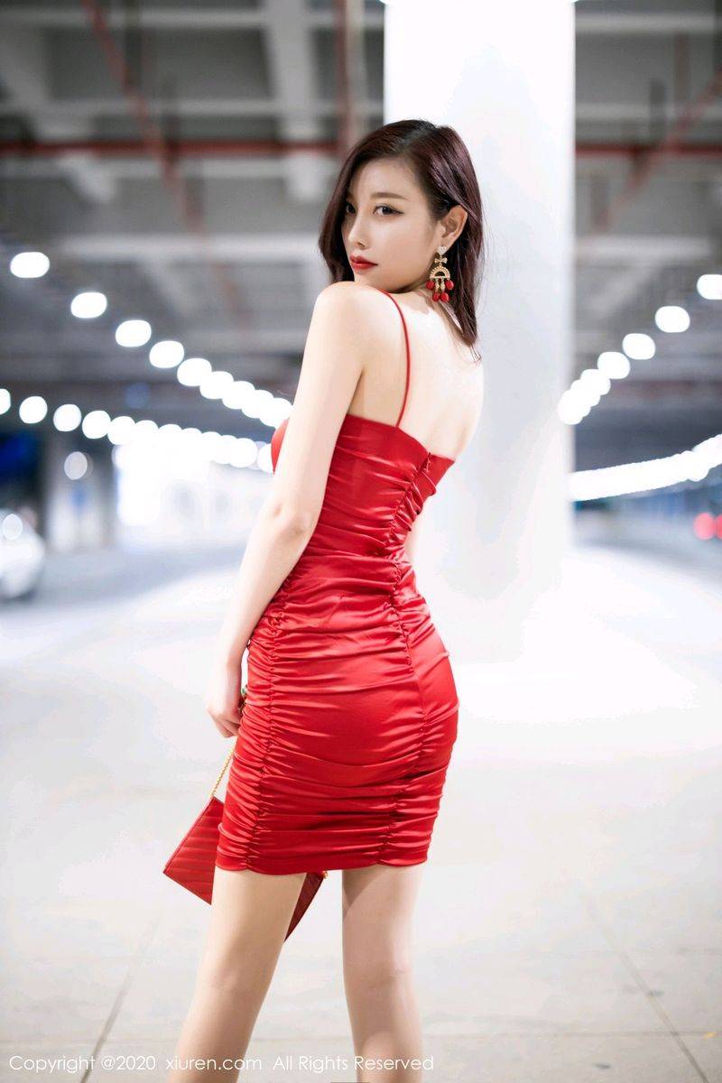 秀人网性感女神杨晨晨sugar猩红吊裙丝袜美腿心神俱醉写真-9