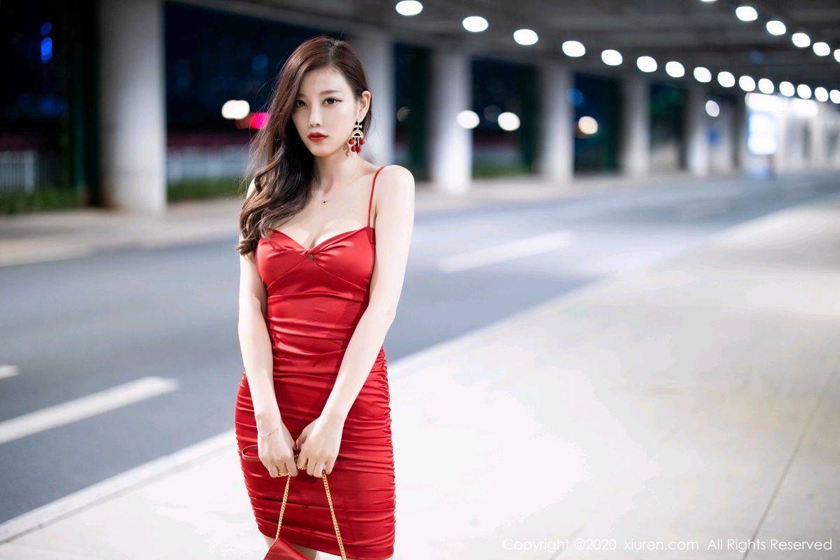 秀人网性感女神杨晨晨sugar猩红吊裙丝袜美腿心神俱醉写真-5