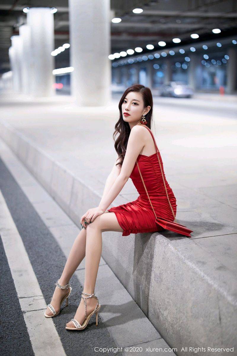 秀人网性感女神杨晨晨sugar猩红吊裙丝袜美腿心神俱醉写真-14