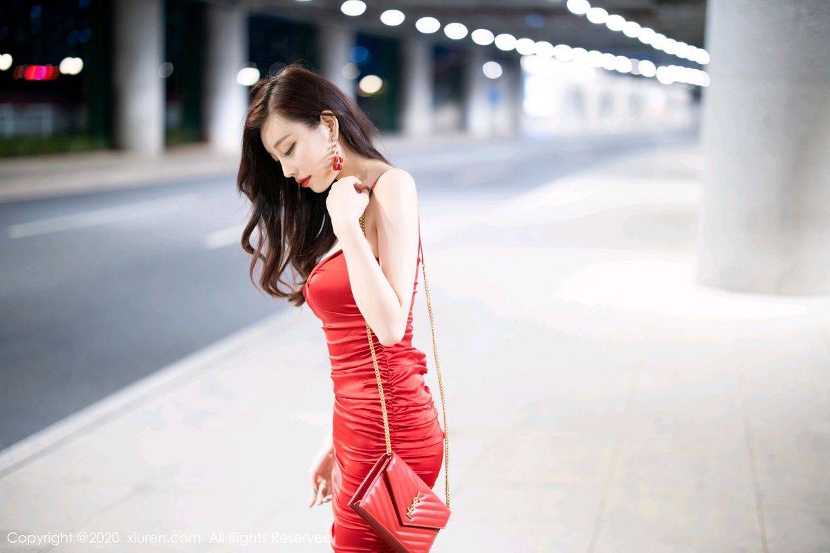 秀人网性感女神杨晨晨sugar猩红吊裙丝袜美腿心神俱醉写真-11