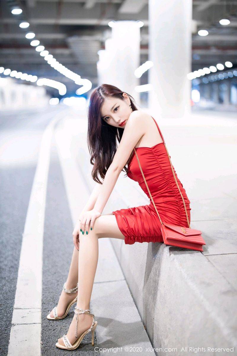 秀人网性感女神杨晨晨sugar猩红吊裙丝袜美腿心神俱醉写真-18