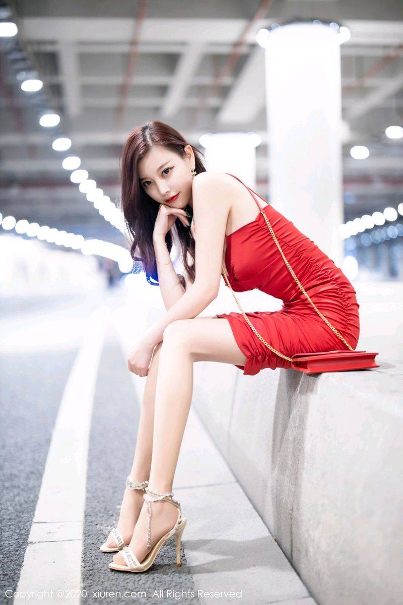 秀人网性感女神杨晨晨sugar猩红吊裙丝袜美腿心神俱醉写真-19