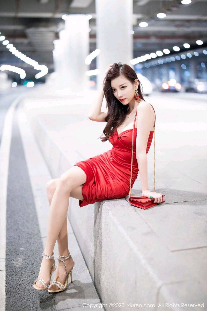 秀人网性感女神杨晨晨sugar猩红吊裙丝袜美腿心神俱醉写真-25