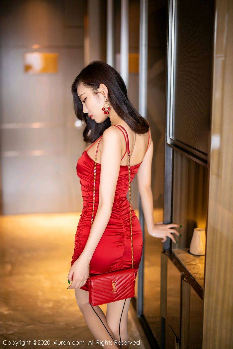 秀人网性感女神杨晨晨sugar猩红吊裙丝袜美腿心神俱醉写真-81