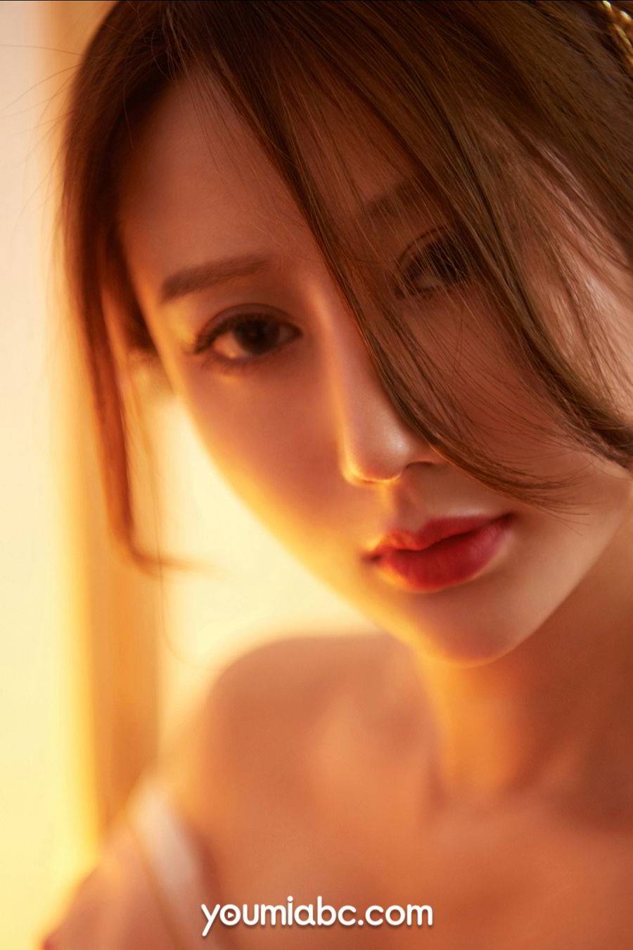 YOUMI尤美模特苏小曼开襟低领半遮胸饱满半球玲珑撩人套图-22