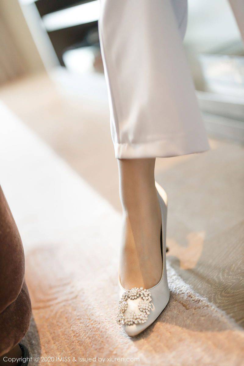 爱蜜社性感女神Angela小热巴干练西装丝袜美腿职场OL写真-38