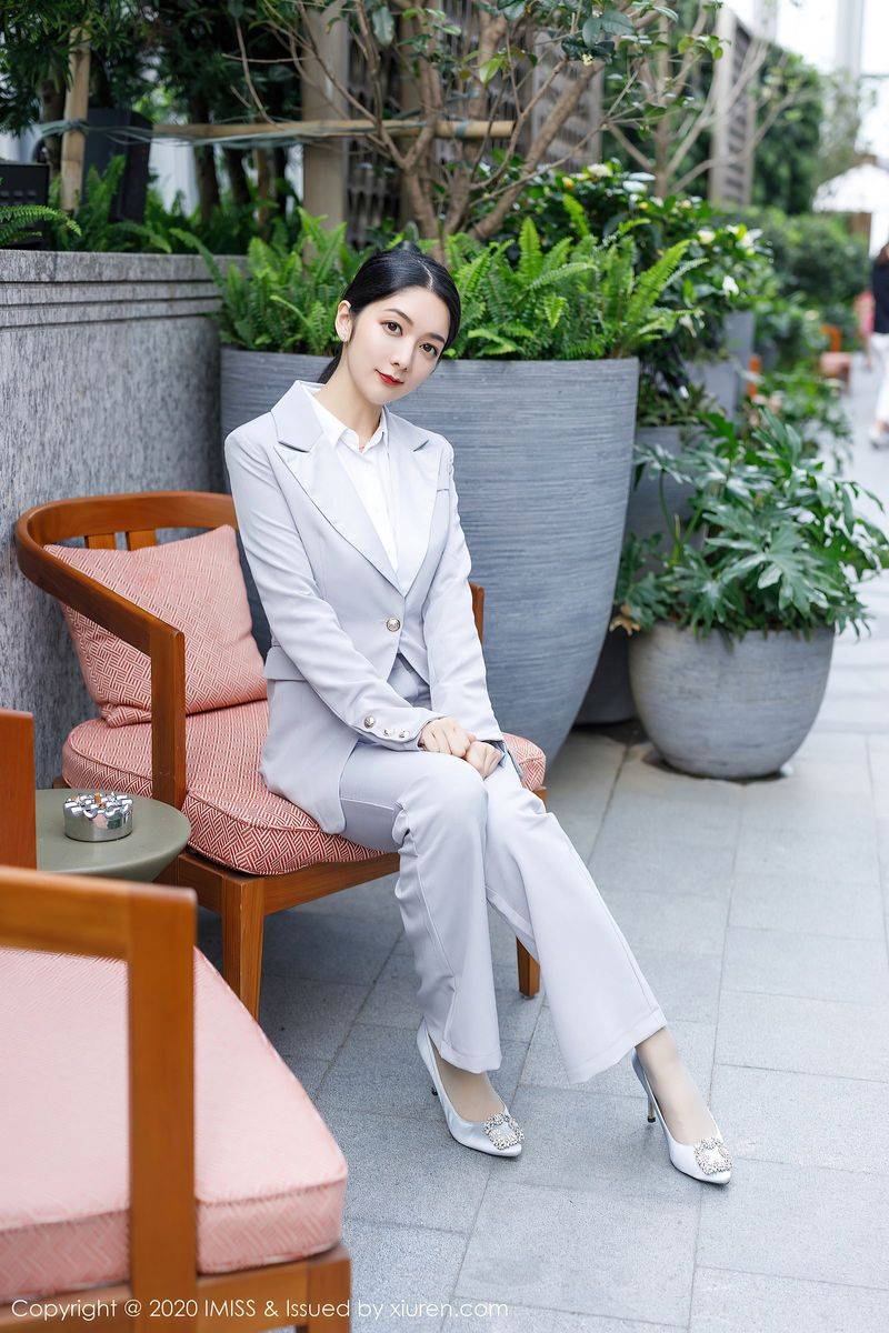 爱蜜社性感女神Angela小热巴干练西装丝袜美腿职场OL写真-50