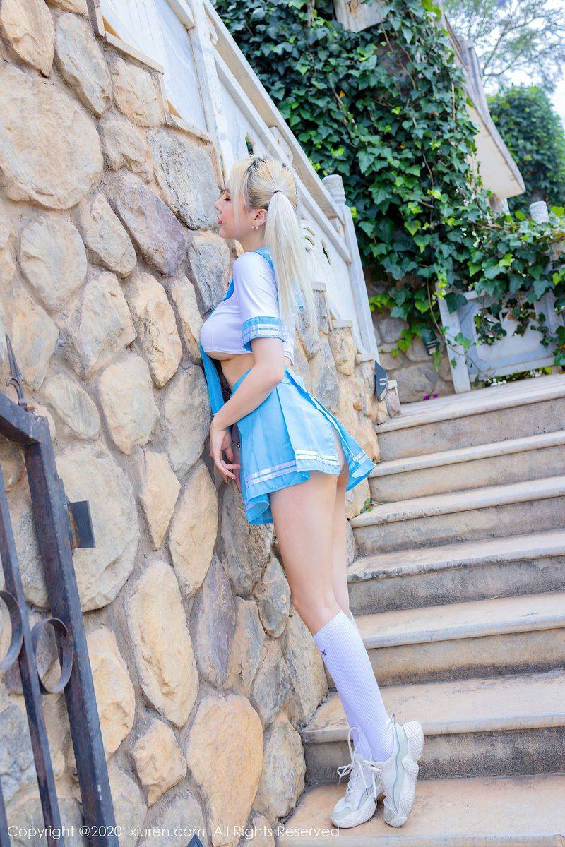 秀人网性感嫩模Lovely璐璐双马尾海军服角色扮演大理旅拍-18