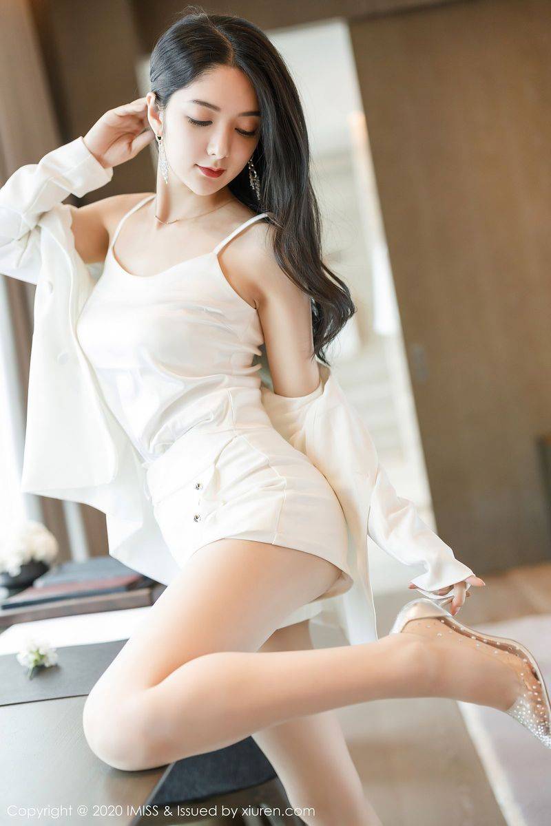 爱蜜社性感女神Angela小热巴白色睡裙与朦胧丝袜迷人写真-20