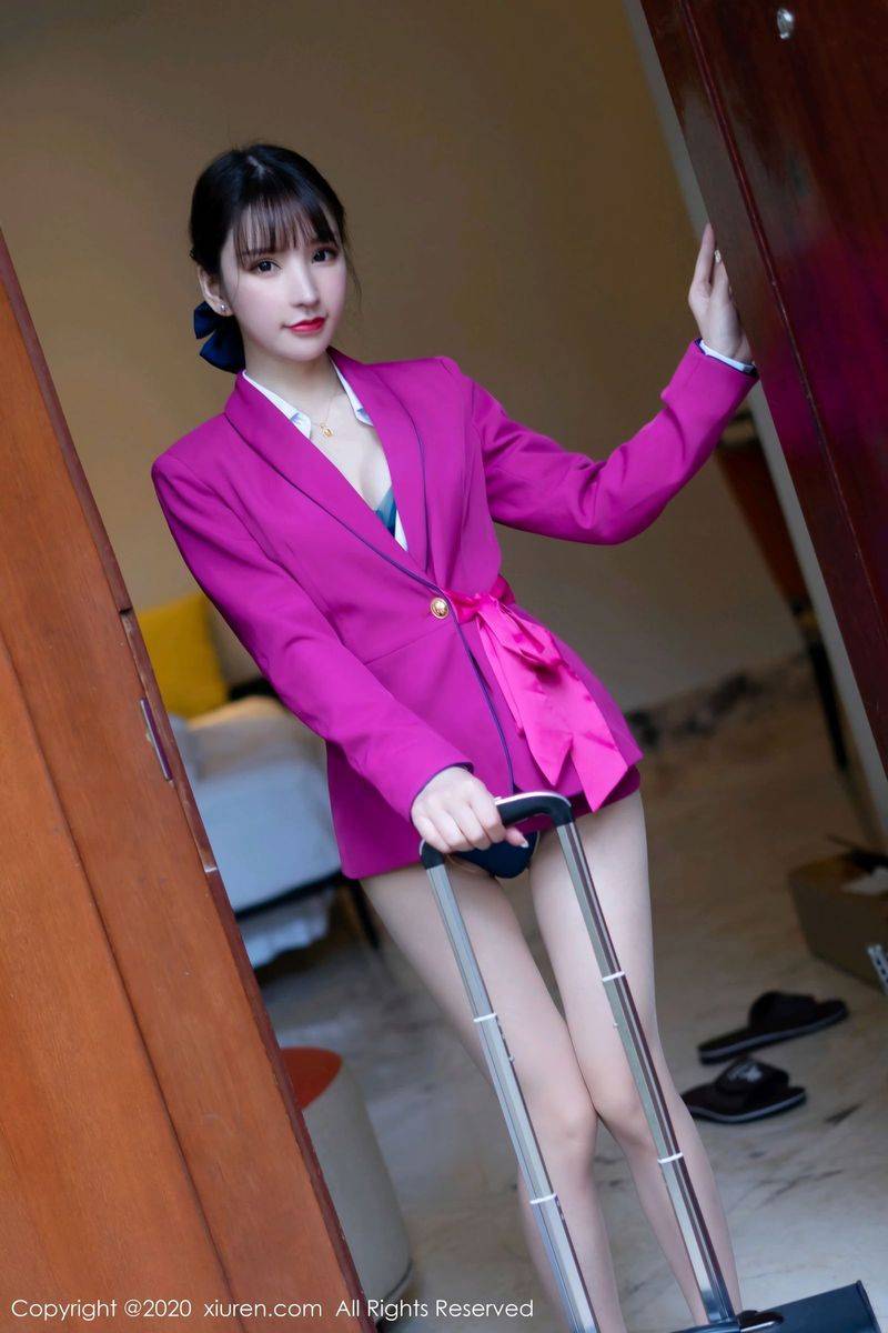 秀人网性感女神周于希Sandy丝袜美腿空乘制服主题系三亚旅拍-21