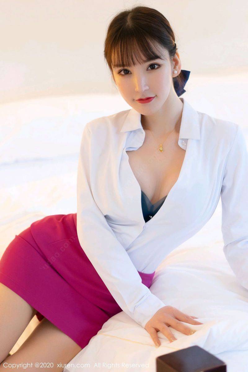 秀人网性感女神周于希Sandy丝袜美腿空乘制服主题系三亚旅拍-41