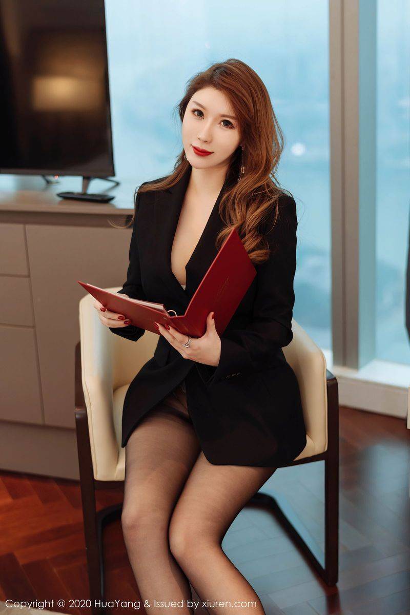 花漾Show性感女神Egg尤妮丝丰腴身段熟女气息波涛胸涌套图-4